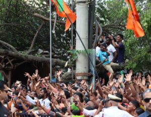 Crowd on roadshow in Bengaluru