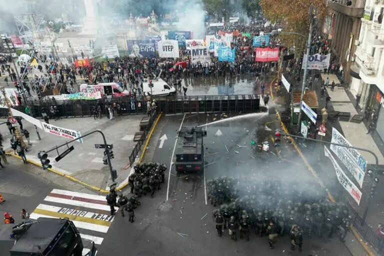 Argentia goes through violent protests